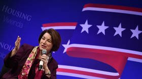 Klobuchar flip-flops on immigration ahead of Nevada primary, says English SHOULDN’T be official language of US