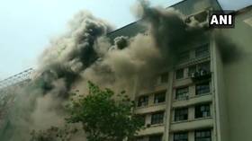Huge blaze rips through Mumbai building, fears mount people may be TRAPPED inside (VIDEOS)
