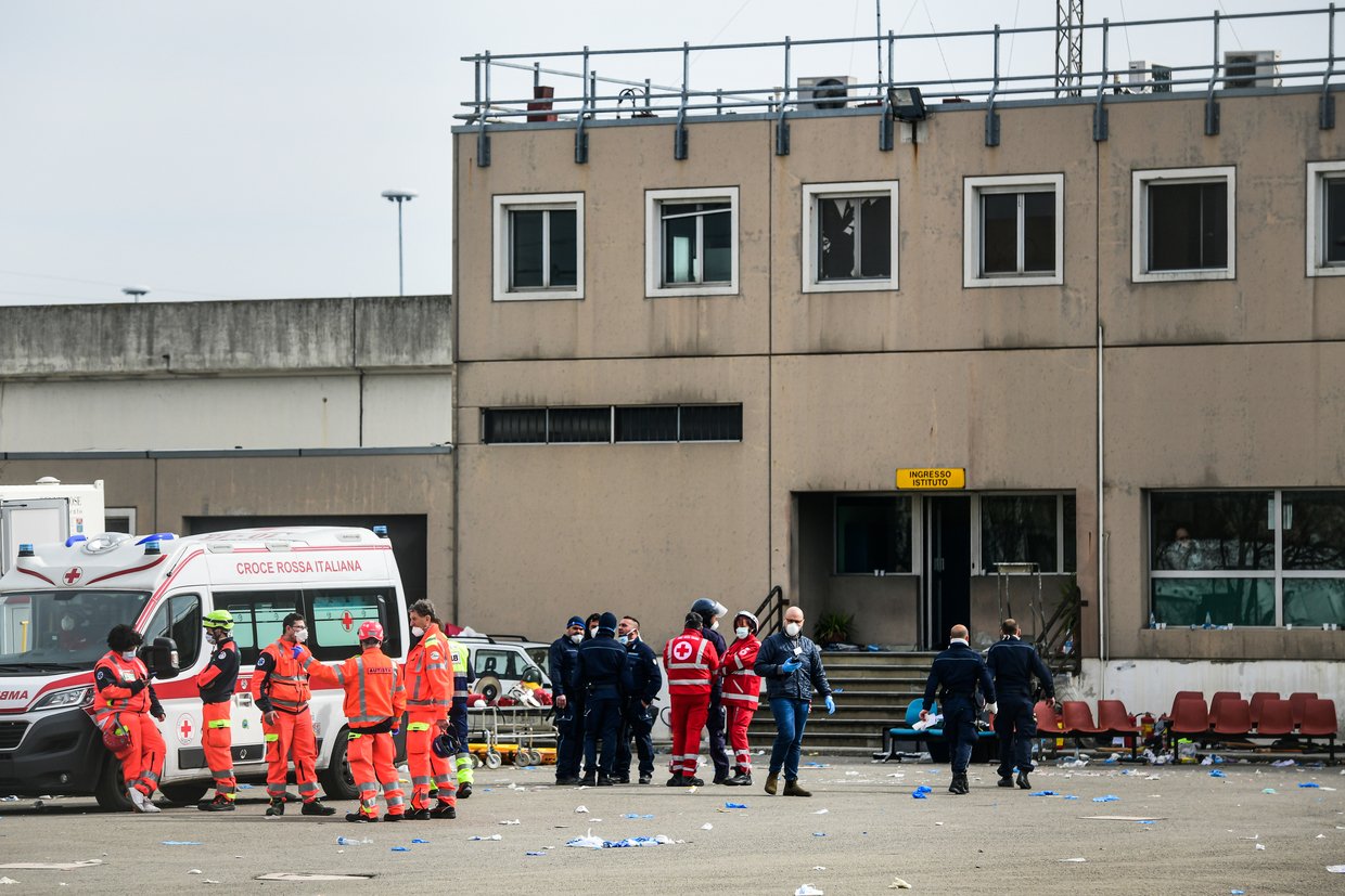 Italian prisoners RIOT over coronavirus safety measures (VIDEOS) — RT ...