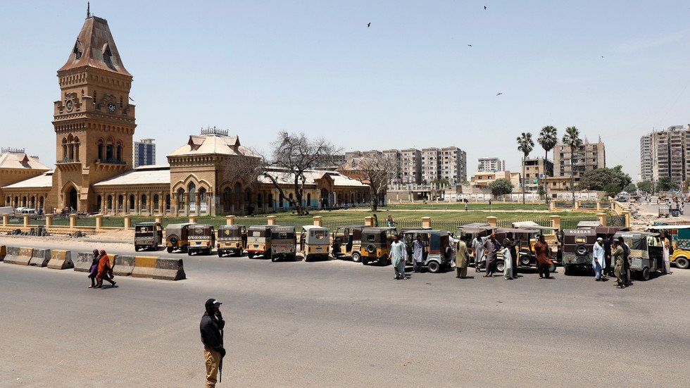 Pakistan extends lockdown for 2 weeks, some industries to reopen in ...