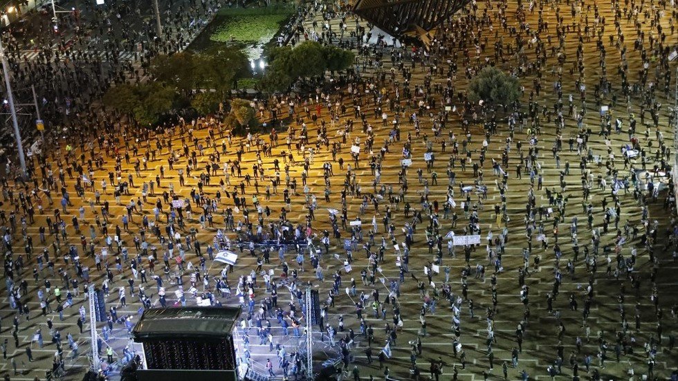 Anti-Netanyahu Demonstrators In Israel Stage Unique Protest, Keeping ...