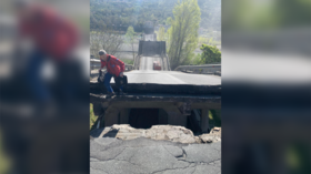 Great escape: Truck drivers narrowly avoid grim fate on the collapsing bridge in Italy (VIDEOS, PHOTOS)