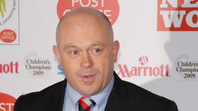 Public backlash as star journo Ross Kemp allowed into Covid-19 ward, but visits remain off limits for mortals