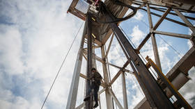 US oil drilling grinds to a halt at key shale hotspots