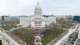 Over 1,000 protesters storm Wisconsin Capitol to demand end to lockdown as every 8th resident out of work (PHOTOS & VIDEO)