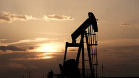 Oil prices extend losses as coronavirus lockdown crushes global demand
