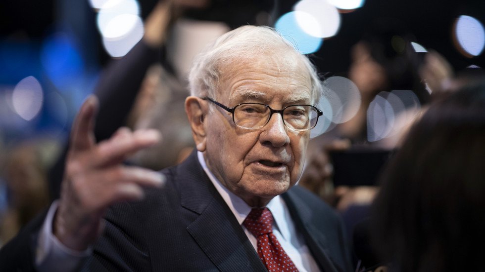 Warren Buffett Dumps Airline Stocks Like Hot Coals Even As He Defends ...