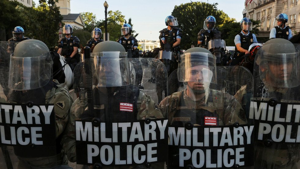 Active duty US military troops RETURNING to home bases after being ...