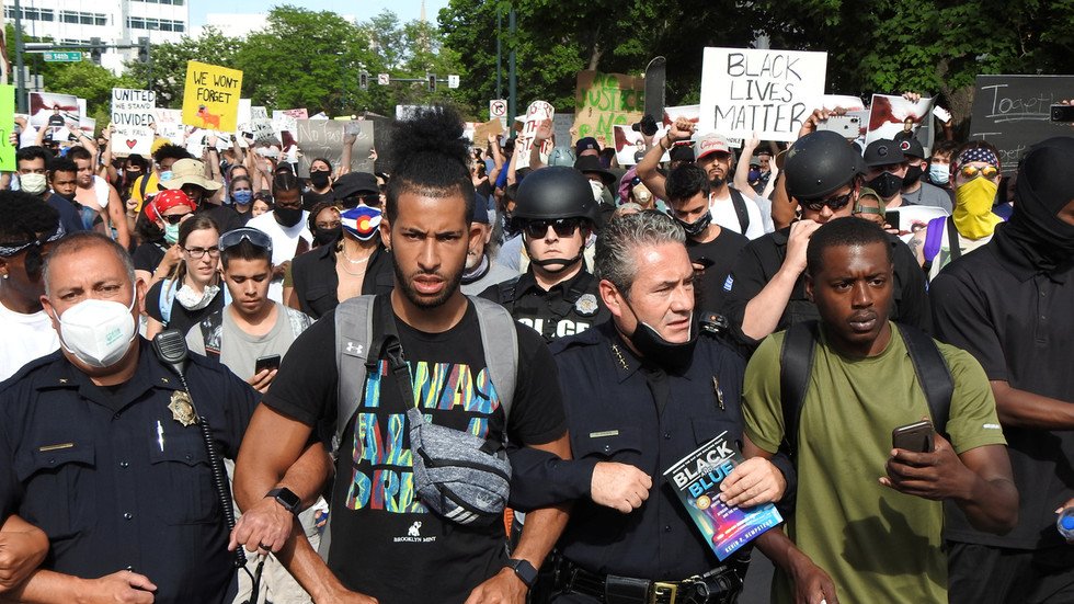 Judge BLOCKS Denver police from using tear gas & plastic bullets on ...