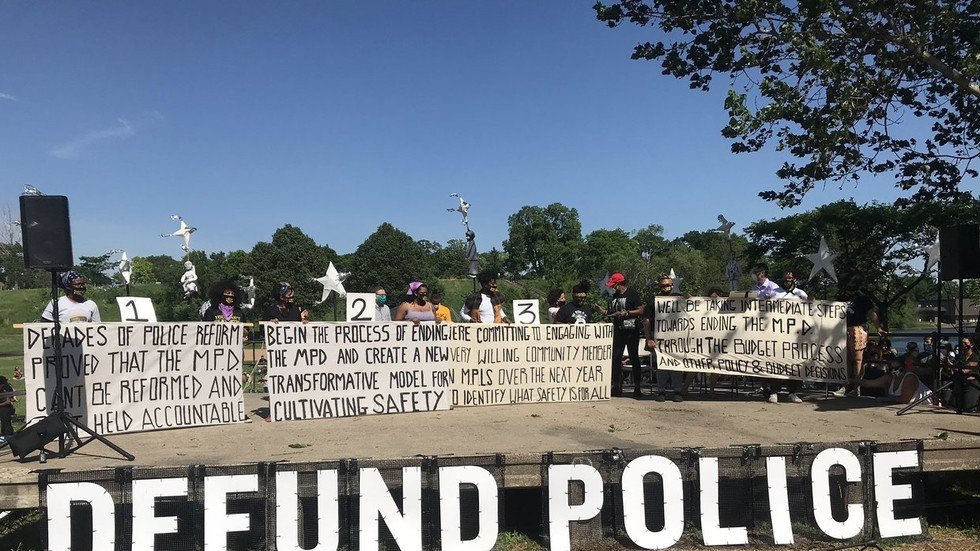 Minneapolis city council pushes ahead with vow to ‘disband’ police as veto-proof majority endorses proposal