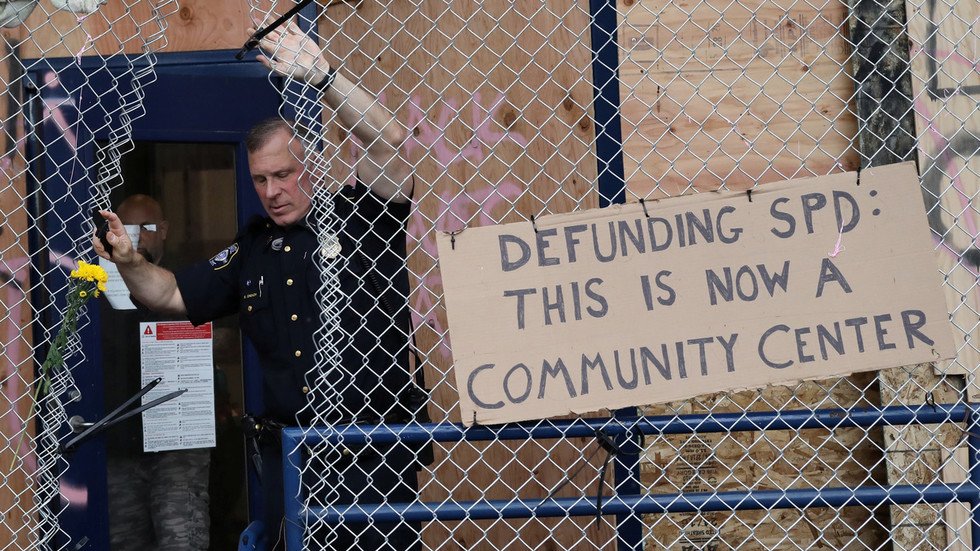 Seattle cops banned from using tear gas & stun grenades amid ‘anarchist ...