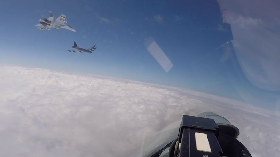 WATCH Russian jets ‘intercept’ US strategic bombers over Baltic Sea ...