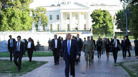 Trump WALKS to vandalized St. John’s Church as riot police face off with protesters in US capital (PHOTOS & VIDEO)