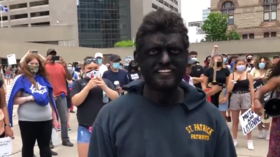 ‘Blackface Trudeau’ arrested for trying to provoke George Floyd protesters in Toronto (VIDEO)