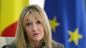 JK Rowling refuses to bow down & apologize to ‘woke mafia’ on transgender position