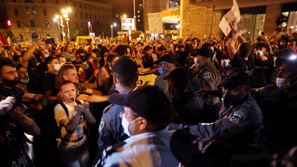 Protesters Clash With Police In Jerusalem And Tel Aviv On Eve Of 2nd Hearing In Netanyahus