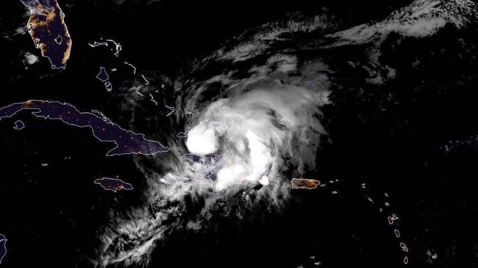 Tropical storm Isaias moving toward Florida becomes a category-1 ...
