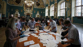 Russians overwhelmingly back changes to constitution with almost 78% voting for & 21% against