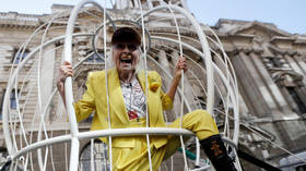 Vivienne Westwood holds pro-Assange protest inside GIANT BIRDCAGE outside the Old Bailey (VIDEOS)