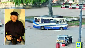 Gunman takes commuters hostage on bus in Ukraine, claiming he rigged it with explosives (PHOTOS)