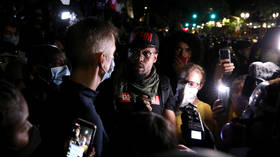 Portland mayor cheers protesters & joins them to face tear gas, gets calls to resign anyway (VIDEOS)