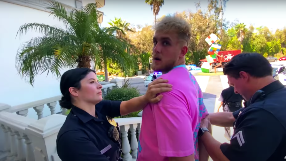 WATCH Dozens Of FBI & SWAT Agents Raid Mansion Of YouTuber Jake Paul ...