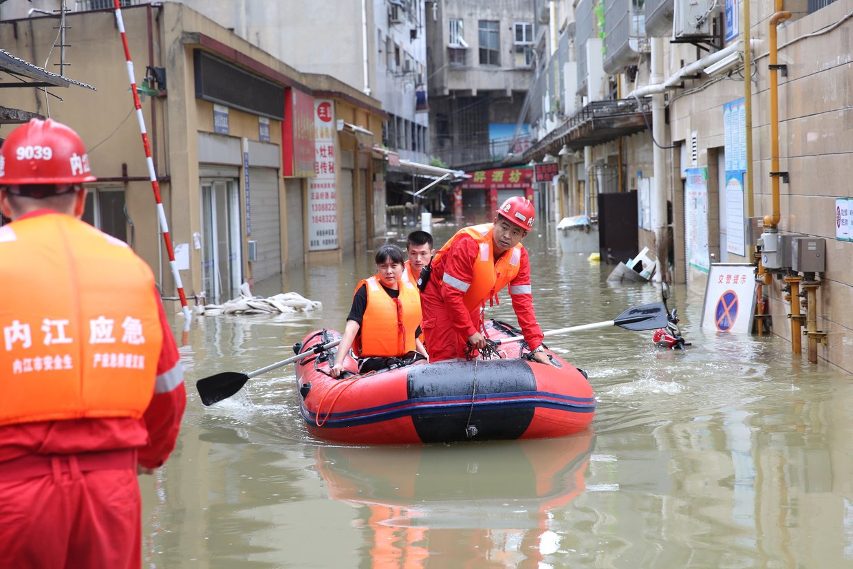 China rushes to evacuate 100,000 flood victims and to save 1,200-year ...