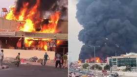 HUGE BLAZE breaks out at food market in Ajman, UAE (VIDEOS)