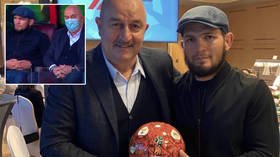 'Don't make him angry': Football fan Khabib thanks Russia manager after UFC champ joins him for Lokomotiv Moscow match (VIDEO)