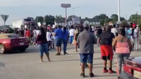 Riot cops face off with BLM protesters in Lafayette, Louisiana after police shooting of Trayford Pellerin (VIDEOS)