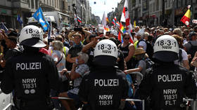 Berlin police promise to disperse anti-lockdown rally marred by multiple scuffles (VIDEO)