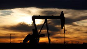 Oil prices retreat on mounting oversupply concerns