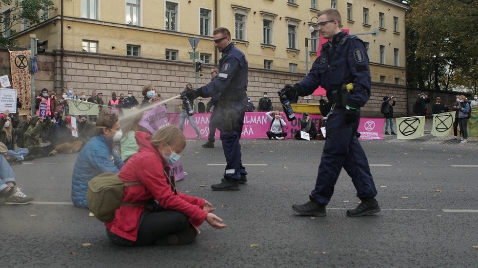 ‘Shame on you Finland! How dare you!’ Outrage as Helsinki police PEPPER SPRAY sitting XR