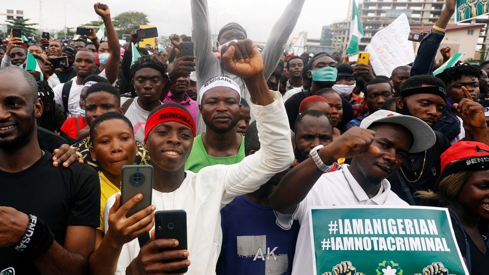 Nigerian troops open fire at anti-police brutality protesters in Lagos ...