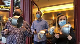 ‘We must stay open’: Parisian restaurateurs protest against further Covid restrictions (VIDEOS)