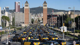 Barcelona taxi drivers parade GALLOWS as they plead with government to save their industry (VIDEOS)