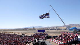 F-16 fires flares over Trump rally to intercept unauthorized aircraft violating no-fly zone (VIDEO)