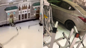 Car RAMS into gate of Mecca's Grand Mosque, driver arrested in ‘abnormal condition’ (VIDEOS)