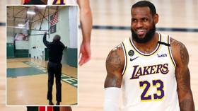 'You just showing out now, my friend!' LeBron James reacts as Barack Obama SINKS three-pointer on Joe Biden campaign trail (VIDEO)