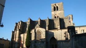 French Muslims STAND GUARD outside Catholic church in show of solidarity with Christians following terrorist attacks