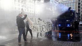 WATCH German police use water cannon at anti-lockdown march blocked by counter-protesters