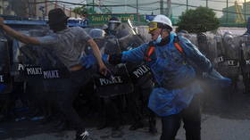 41 injured in Bangkok protests as Thai police deploy water cannons and tear gas (VIDEOS)