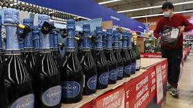 Pressure group ‘Sober Russia’ wants to ban booze sales over New Year holiday to ease pressure on health services