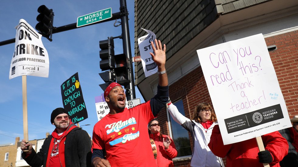 Chicago schools look to hire 1,000 monitors to babysit classrooms while ...