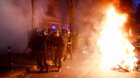 Tear gas & burning cars: 22 arrested following clashes between protesters & police in Paris (VIDEOS)