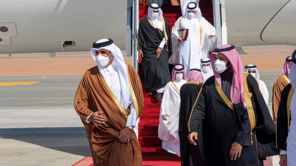 Qatar’s ruler arrives in Saudi Arabia, as US defense partners take ...