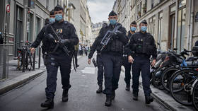 2 French cops hospitalized after brutal beating by mob in Paris suburb (VIDEO)