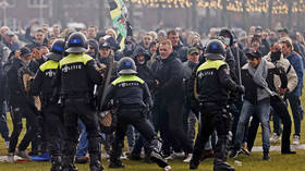 Water cannons & mounted officers: Unauthorized anti-lockdown rally in Amsterdam invokes strong police response (VIDEOS, PHOTOS)