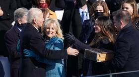 ‘Next superspreader event?’ Americans fret over slipping masks & lack of social distancing at Biden inauguration