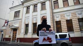Maria Butina & Kirill Vyshinsky stage protest outside Latvian embassy, over persecution of journalists working with Russian media